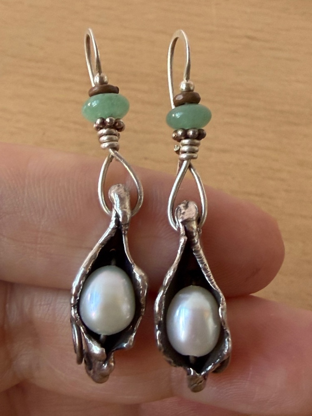 VINTAGE PEA IN THE POD STYLE PEARL GREEN AVENTURINE JADE DROP DANGLE EARRINGS
